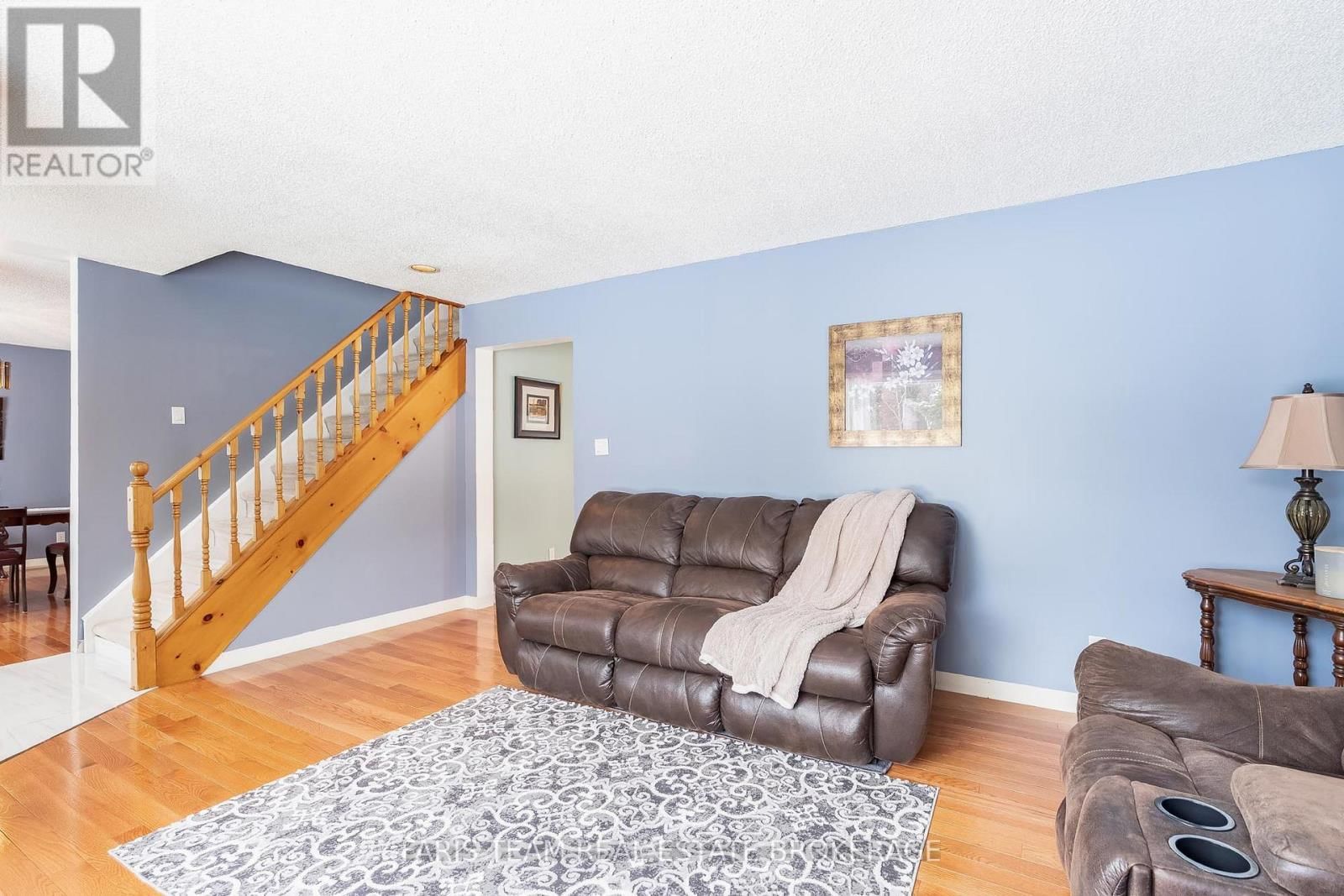 2104 NEWTON STREET Image 18