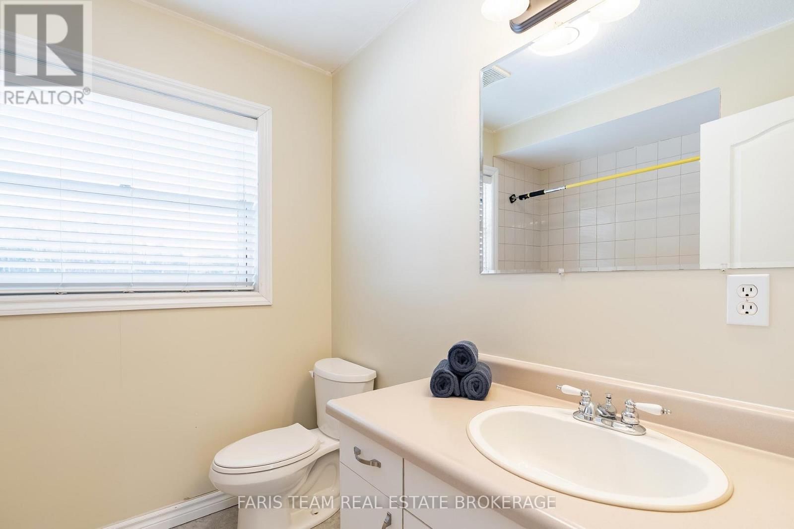 2104 NEWTON STREET Image 24