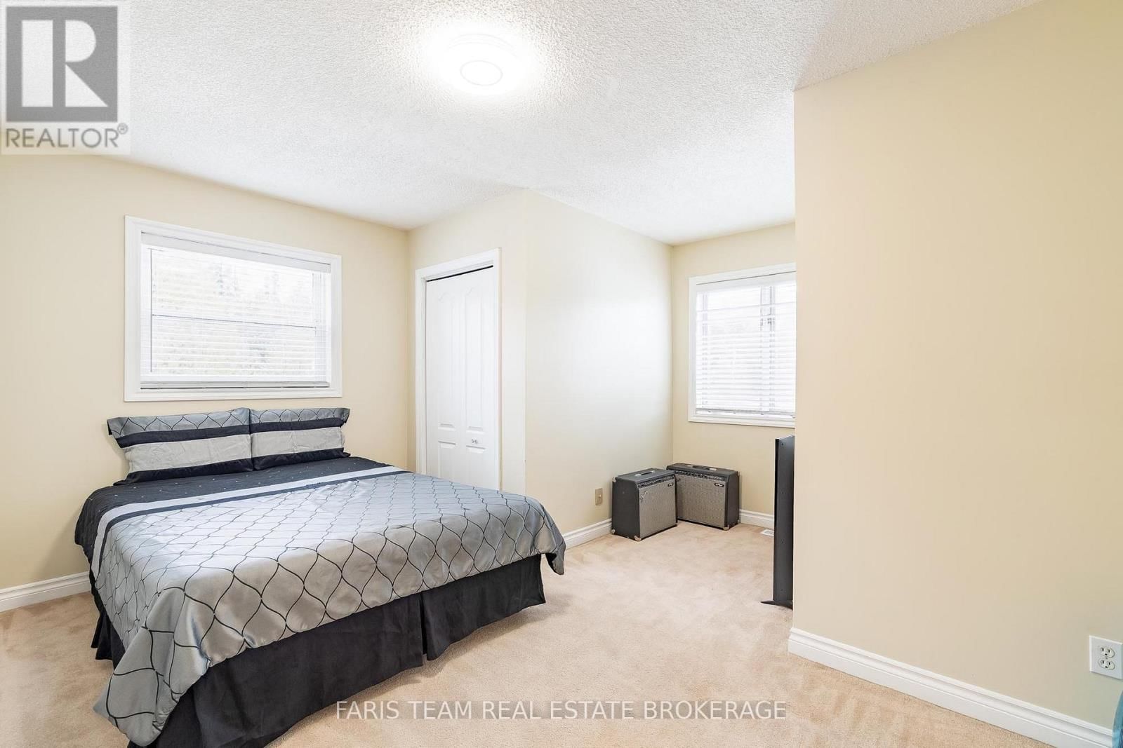 2104 NEWTON STREET Image 25