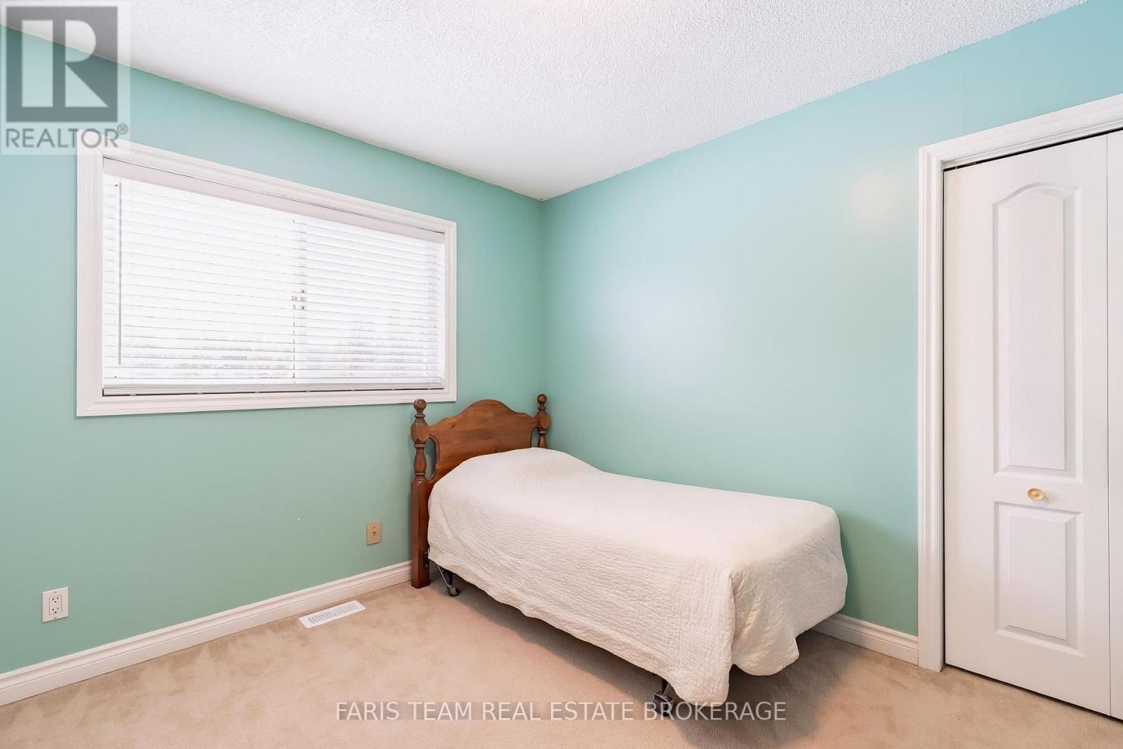 2104 NEWTON STREET Image 27