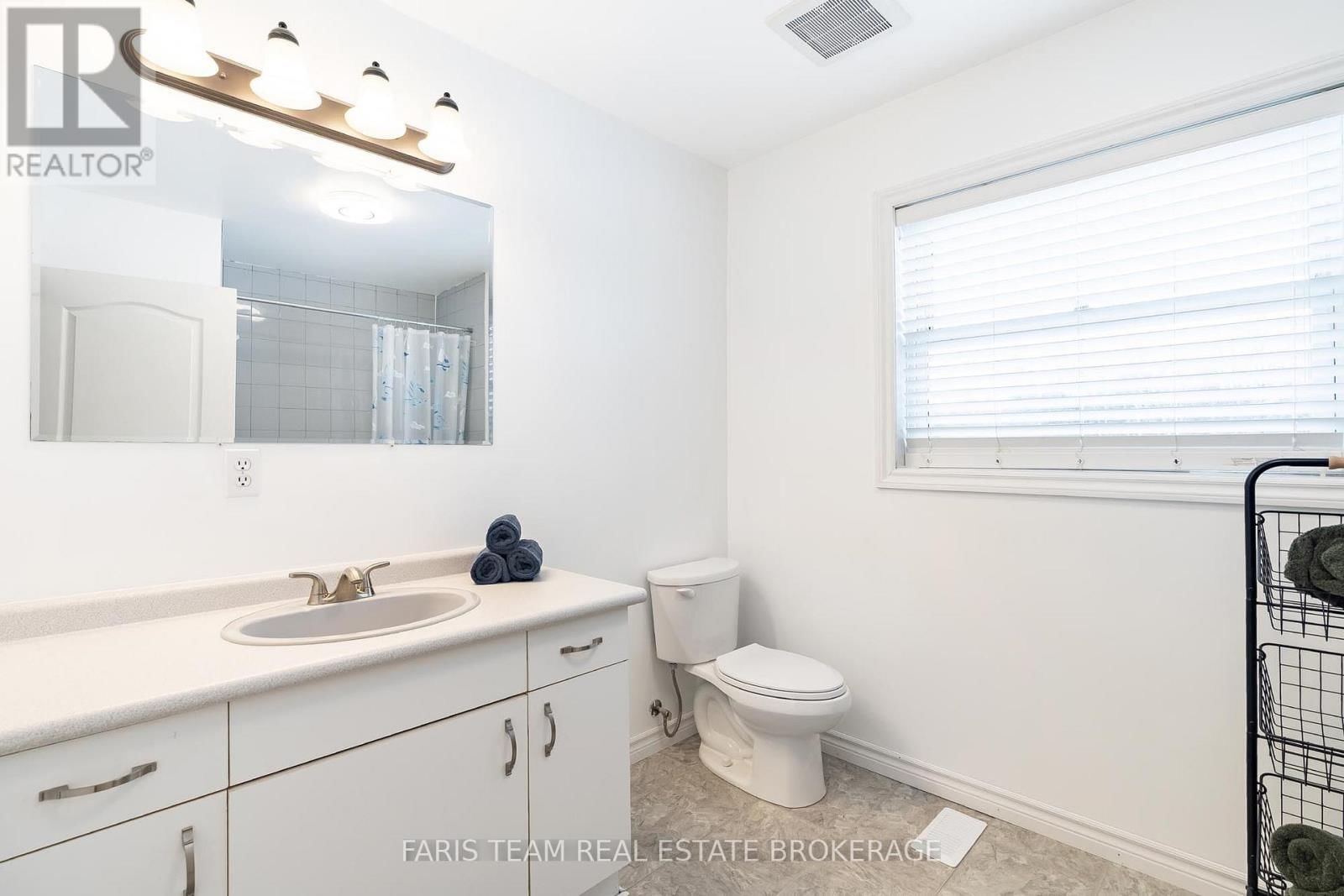 2104 NEWTON STREET Image 29