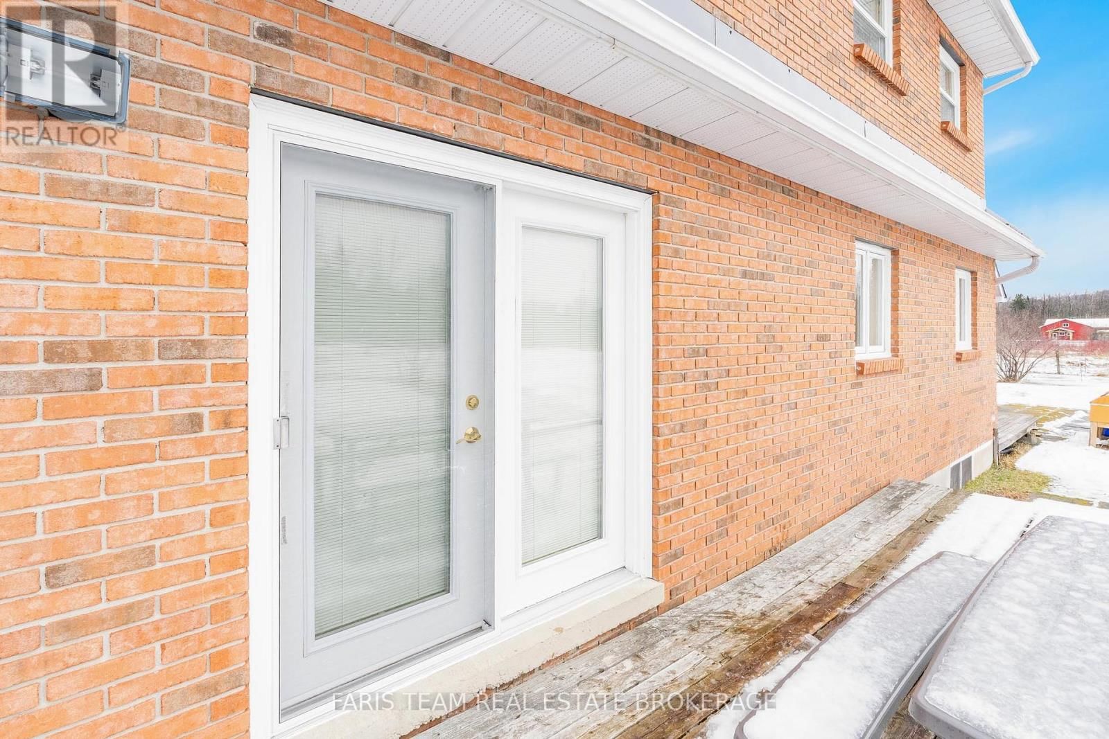 2104 NEWTON STREET Image 30