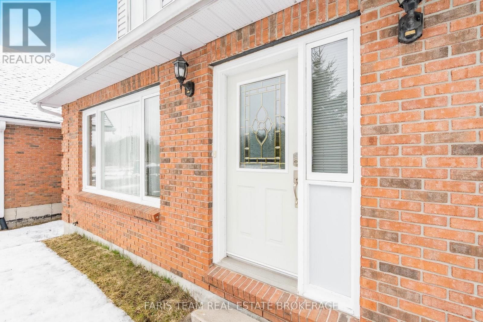 2104 NEWTON STREET Image 4