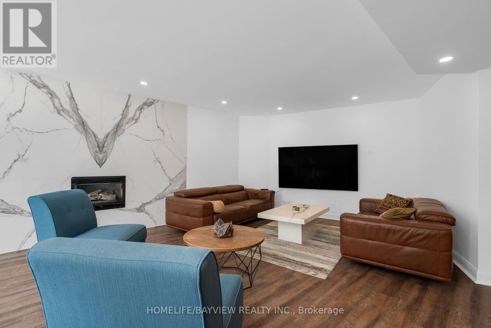 23 COUNTRY CLUB LANE Image 28