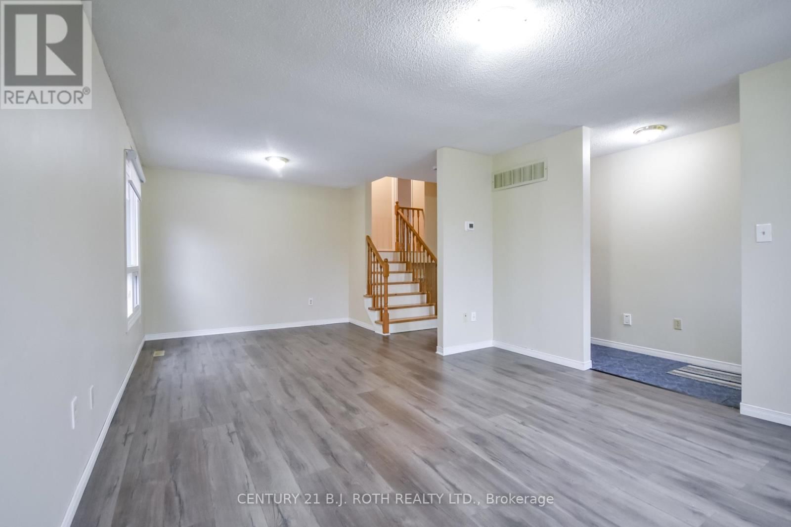 Upper - 51 MCDOUGALL DRIVE Image 4