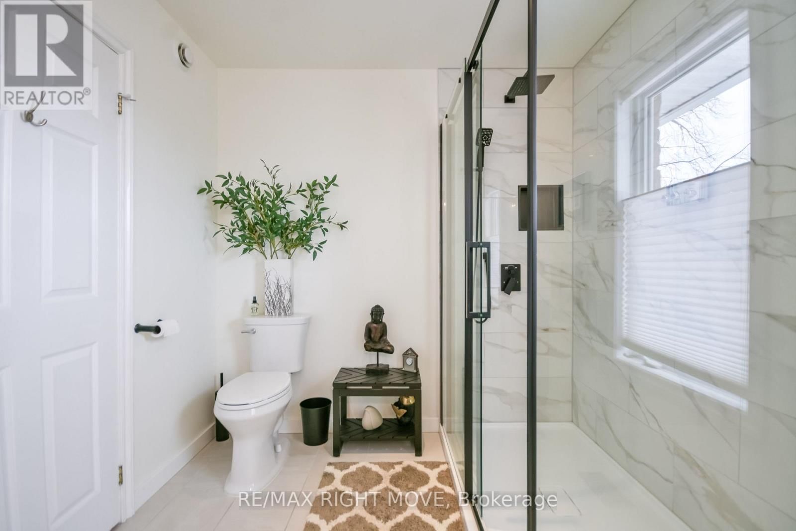 661 GLEN CRESCENT Image 25