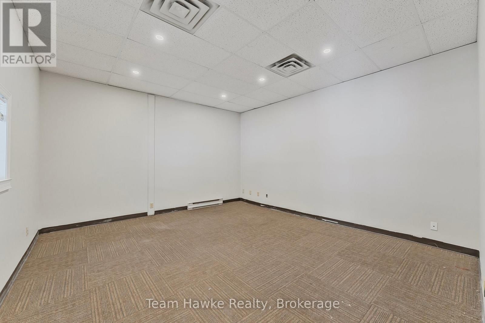 101 MAIN STREET Image 11