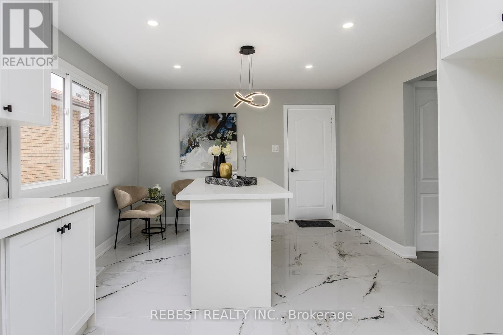 Main Floor - 92 LILLIAN CRESCENT Image 15