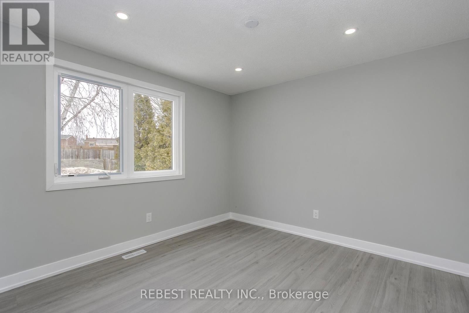 Main Floor - 92 LILLIAN CRESCENT Image 20