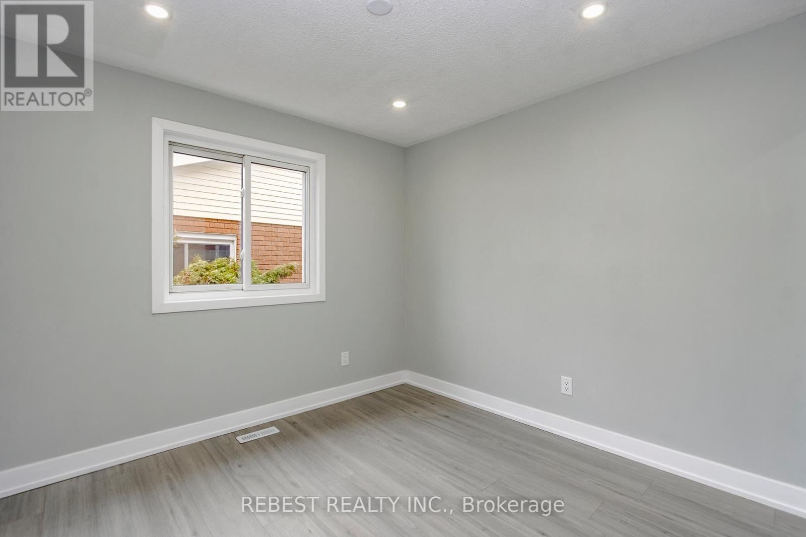 Main Floor - 92 LILLIAN CRESCENT Image 22