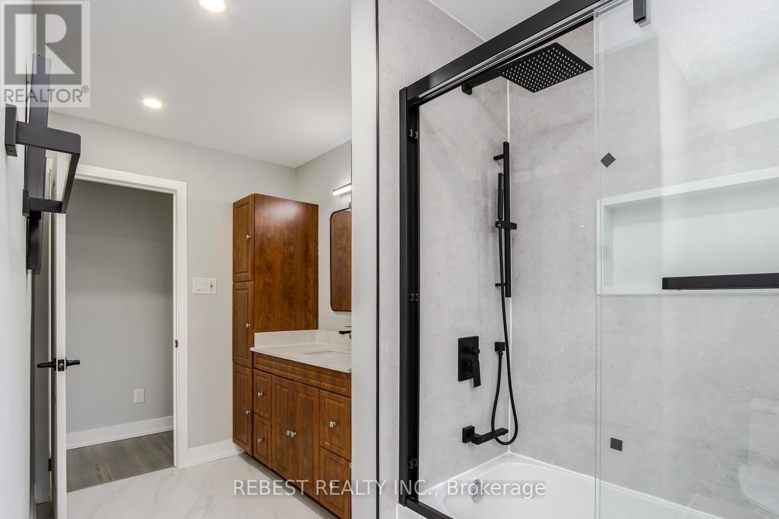 Main Floor - 92 LILLIAN CRESCENT Image 24