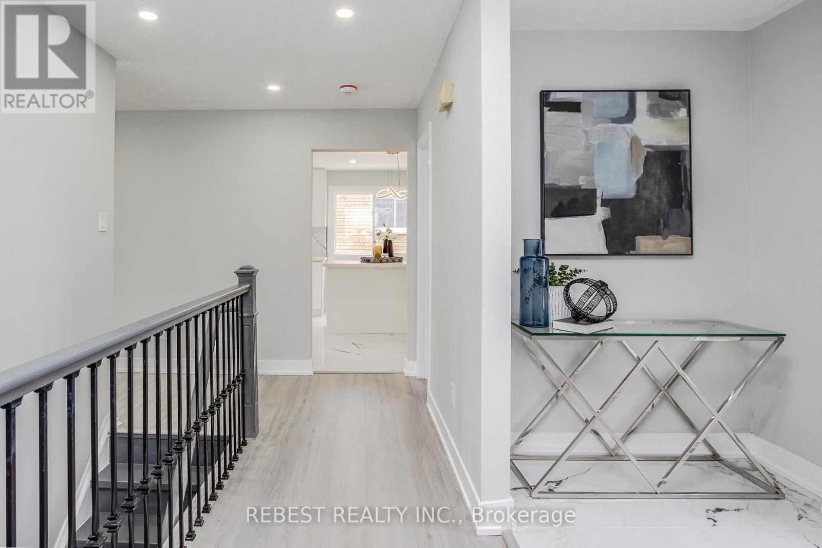 Main Floor - 92 LILLIAN CRESCENT Image 6