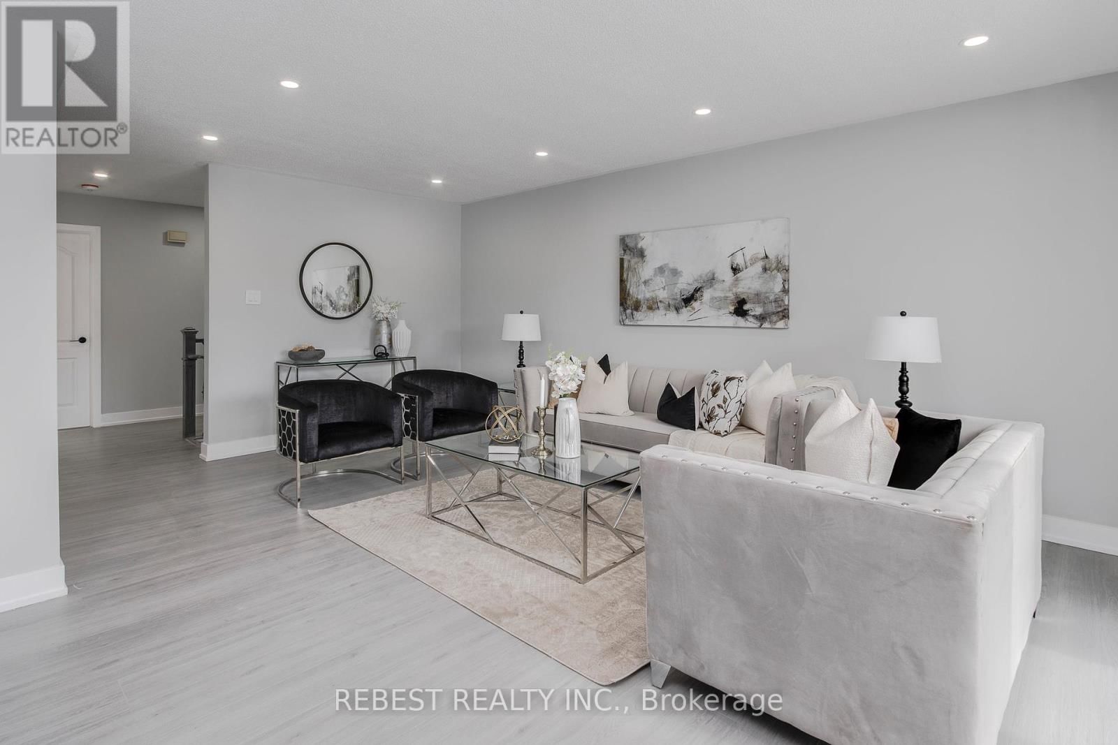 Main Floor - 92 LILLIAN CRESCENT Image 7