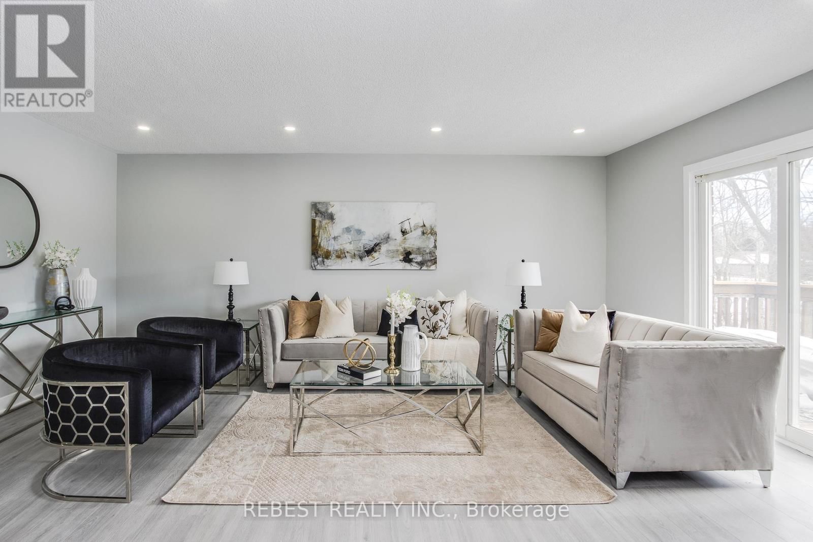 Main Floor - 92 LILLIAN CRESCENT Image 9