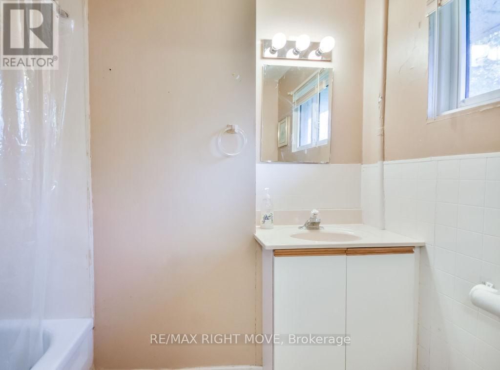 1467 CUNNINGHAM CRESCENT Image 31