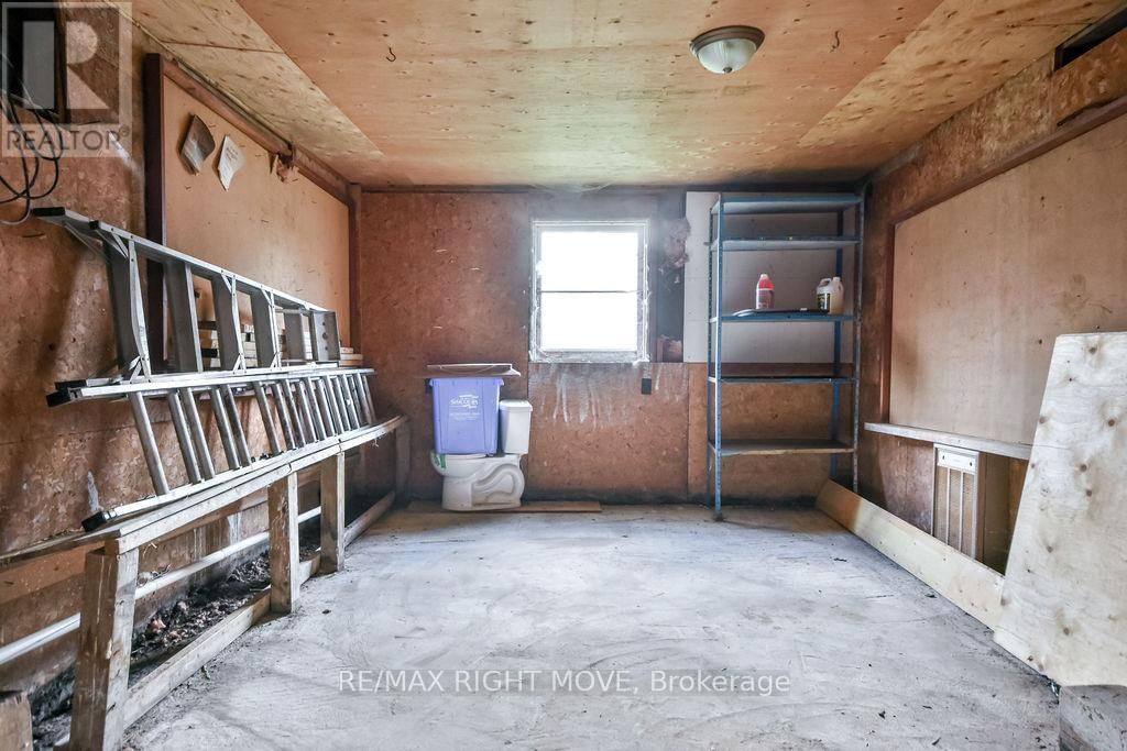 1467 CUNNINGHAM CRESCENT Image 36