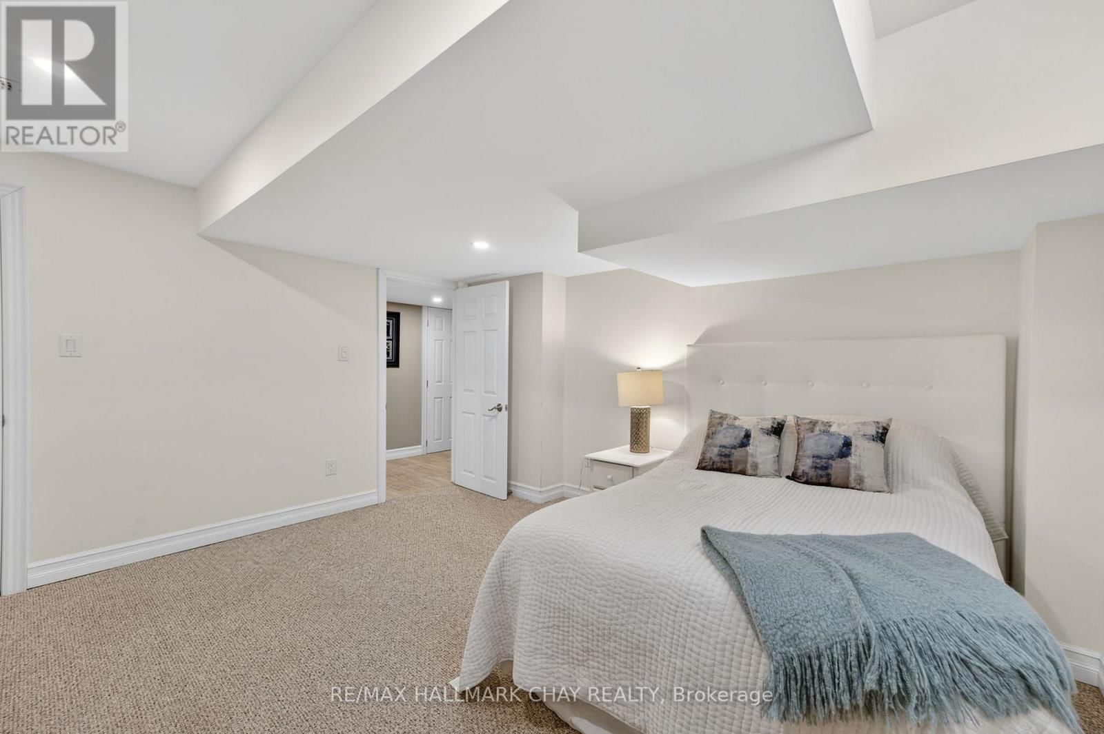 2 CYPRESS POINT STREET Image 41