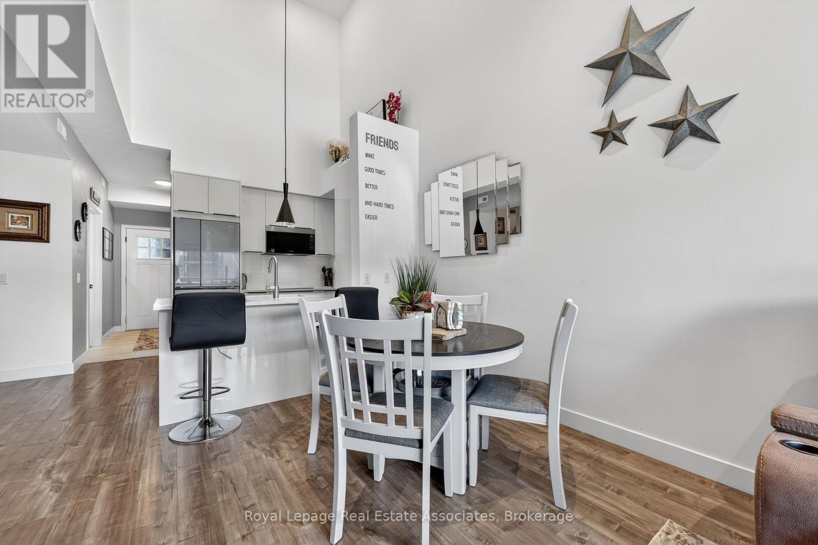 306 - 10 BEAUSOLEIL LANE Image 13