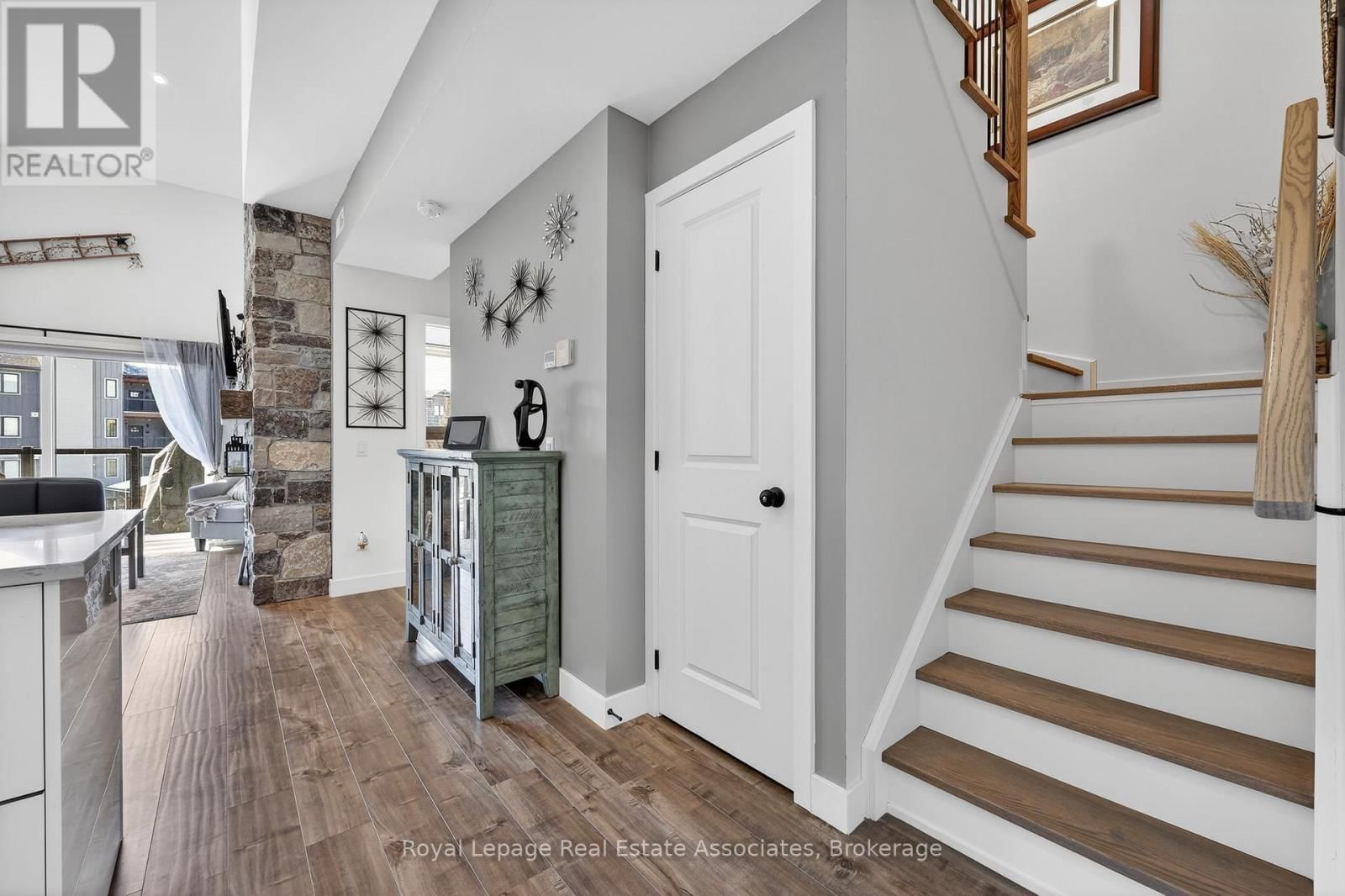 306 - 10 BEAUSOLEIL LANE Image 25