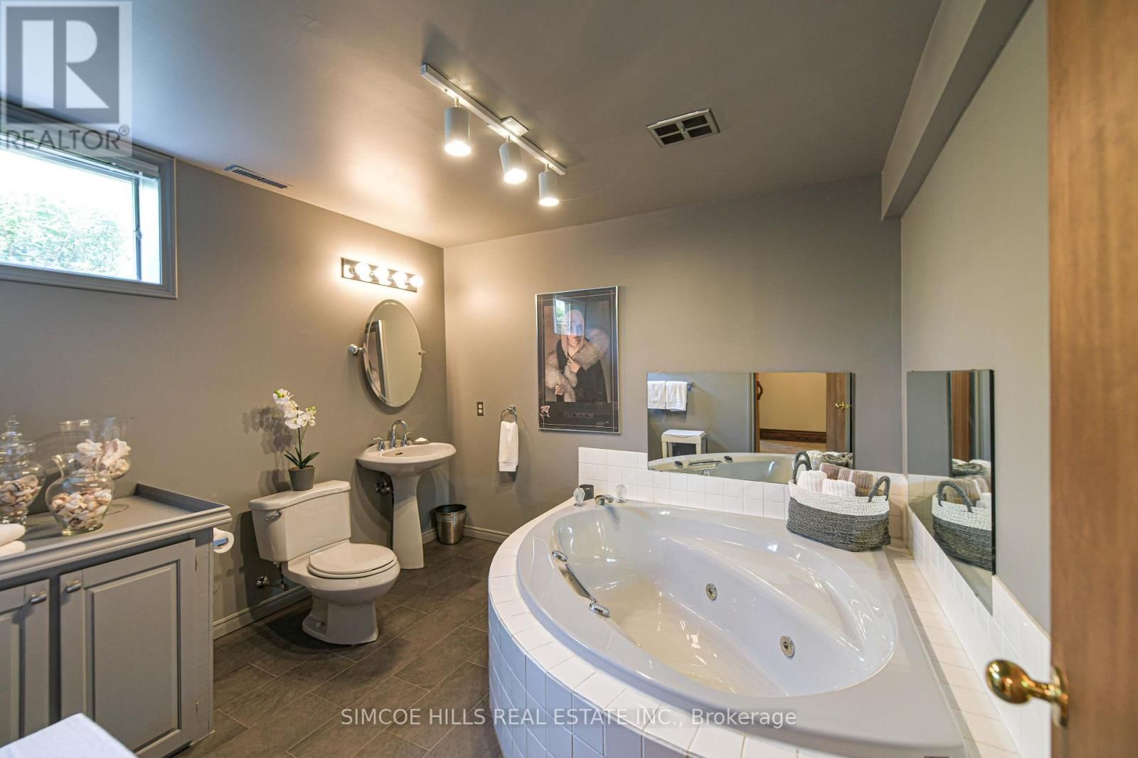 131 COURTLAND STREET Image 35