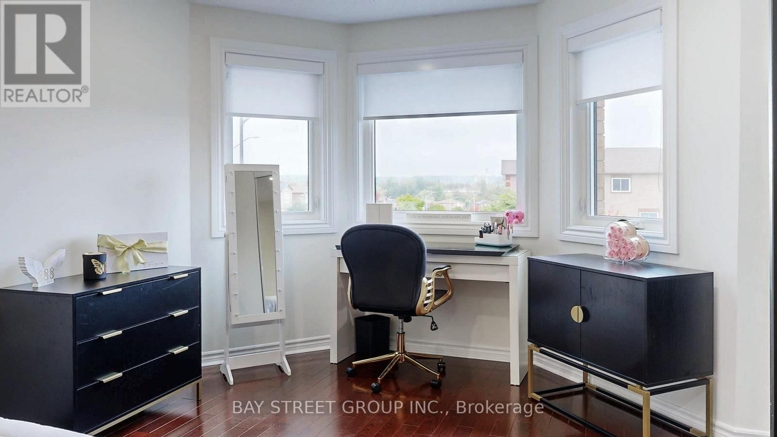 53 PRISCILLA'S PLACE Image 31