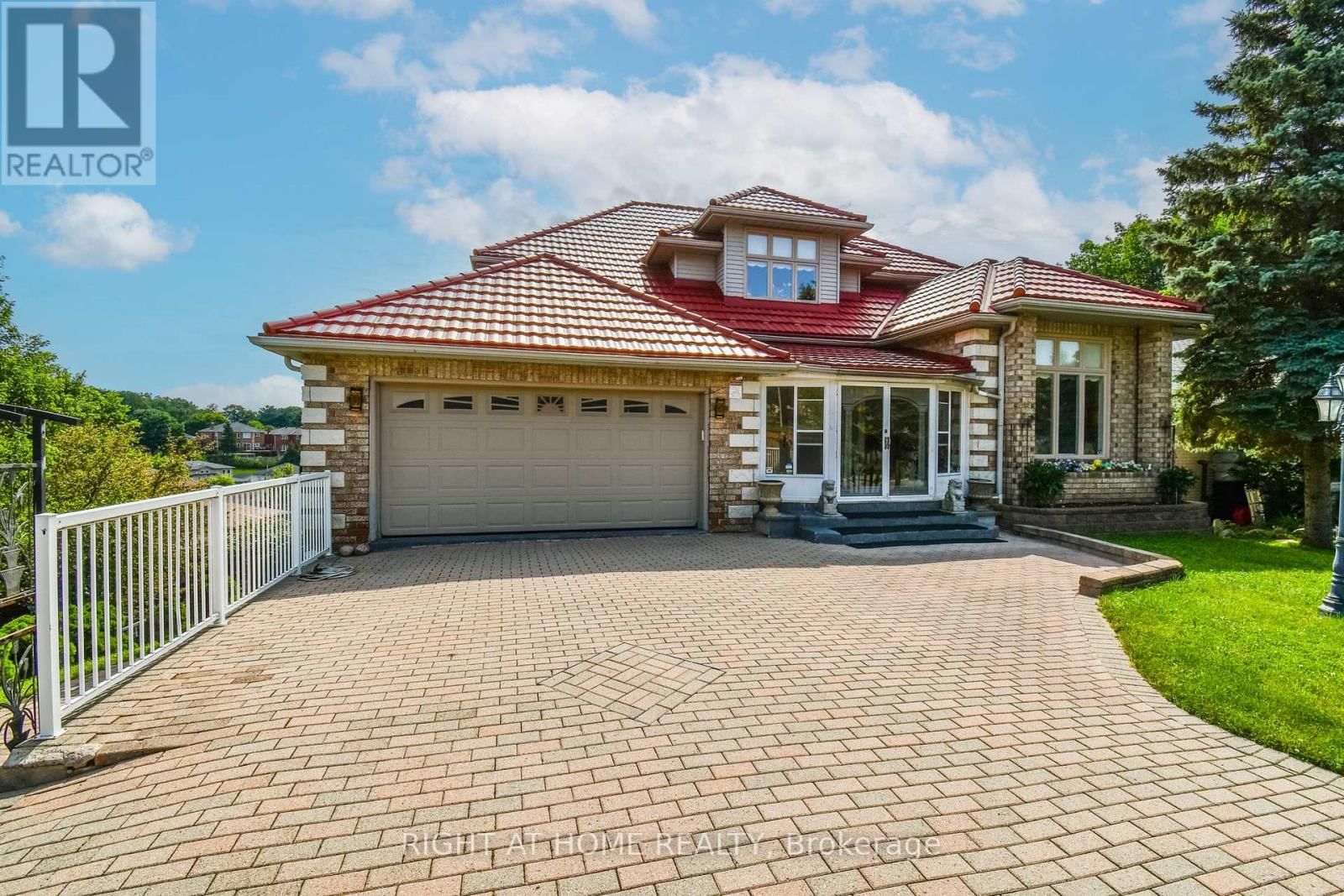 11 THACKERAY CRESCENT Image 1