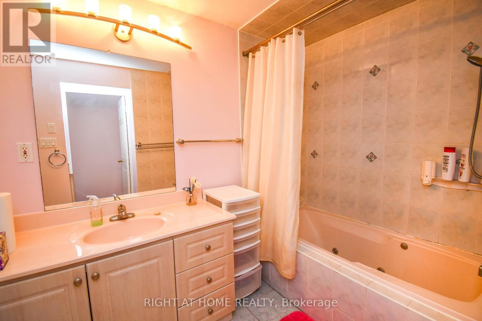 11 THACKERAY CRESCENT Image 33