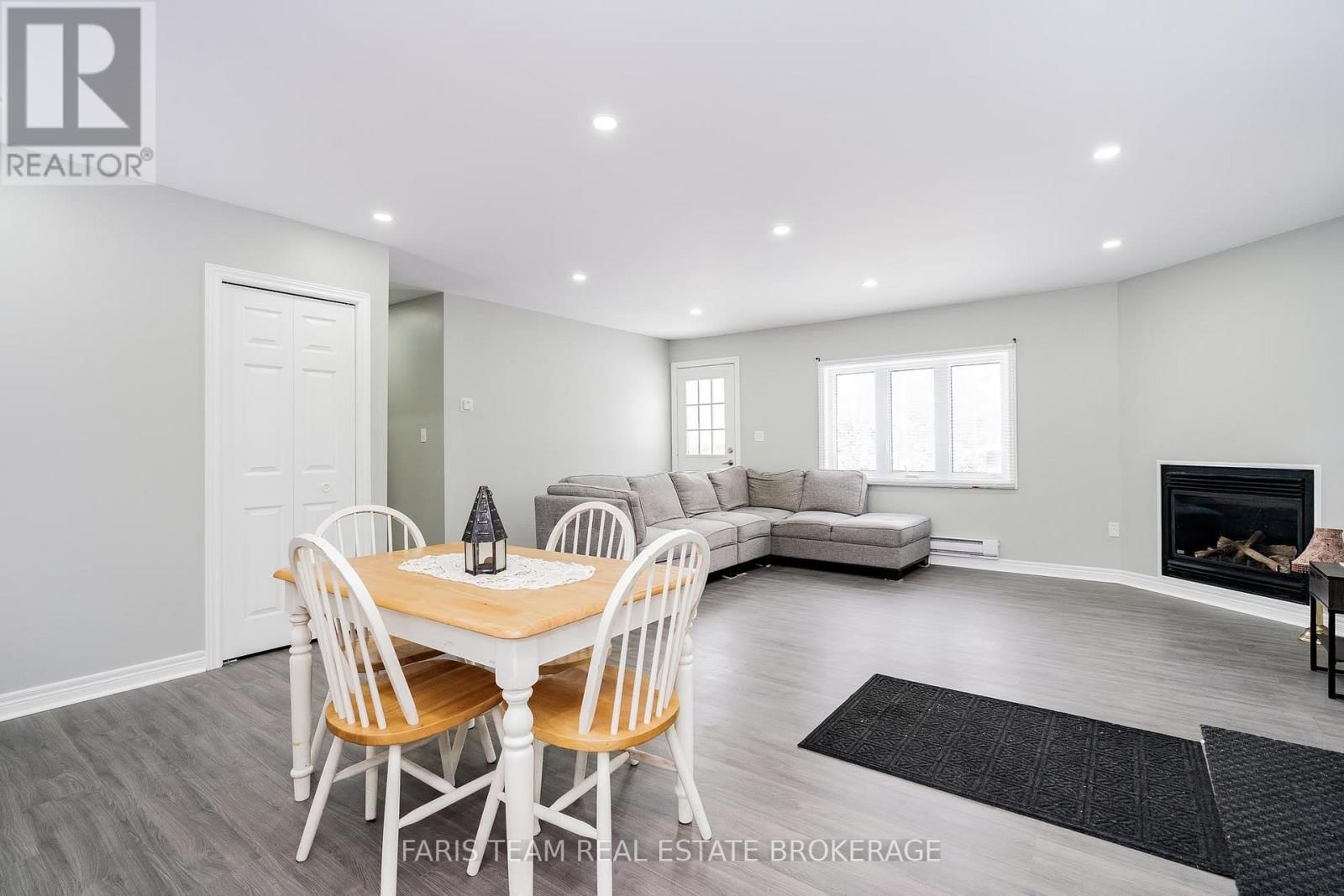 3554 JOHN STREET Image 13