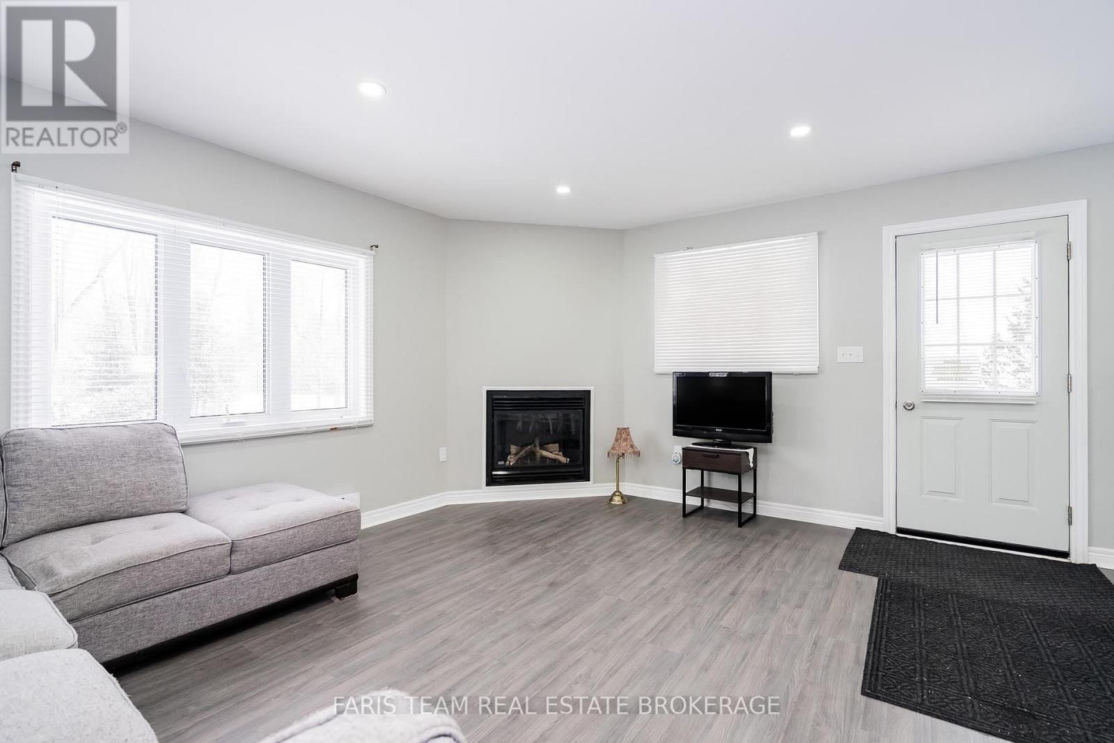 3554 JOHN STREET Image 15