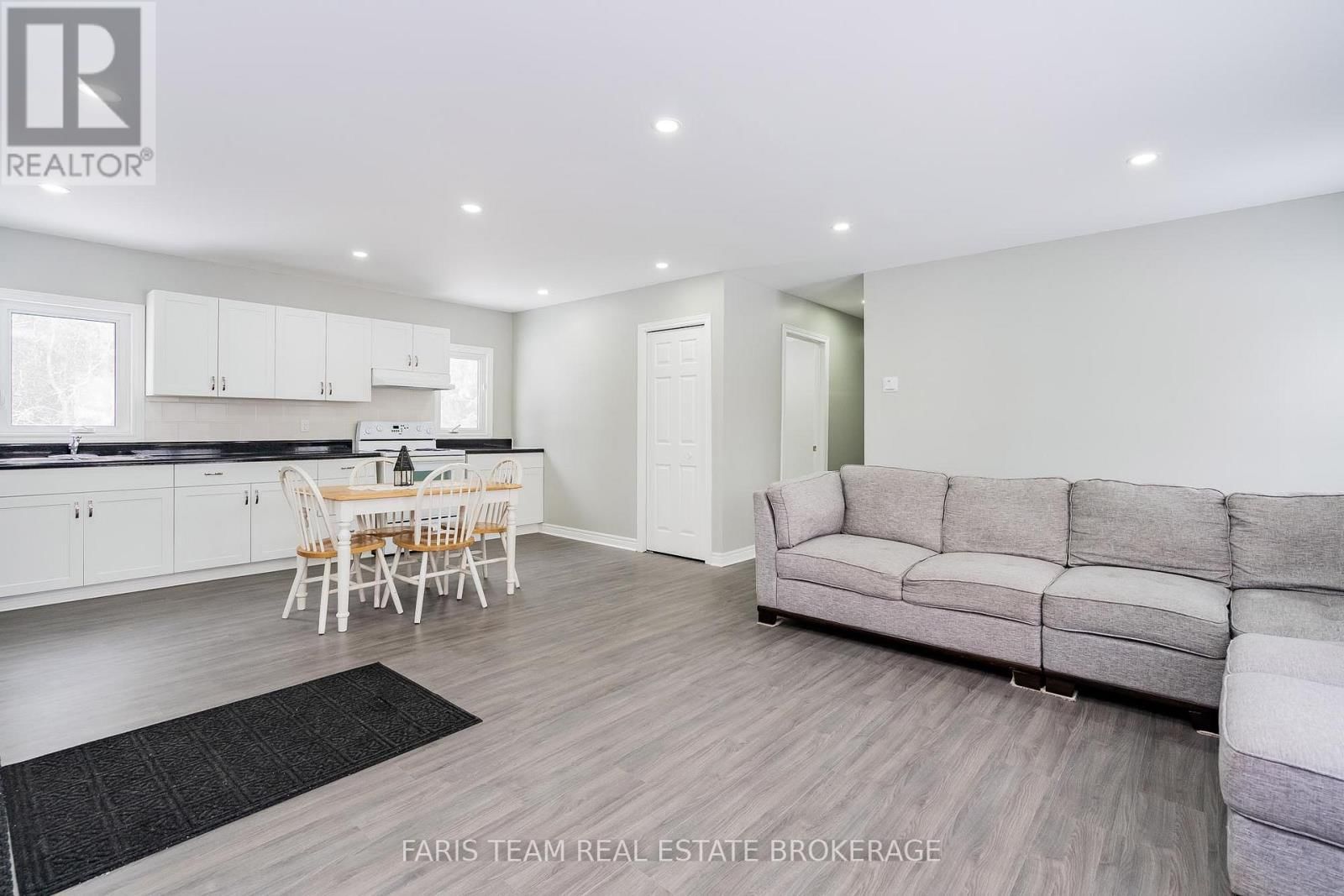 3554 JOHN STREET Image 16