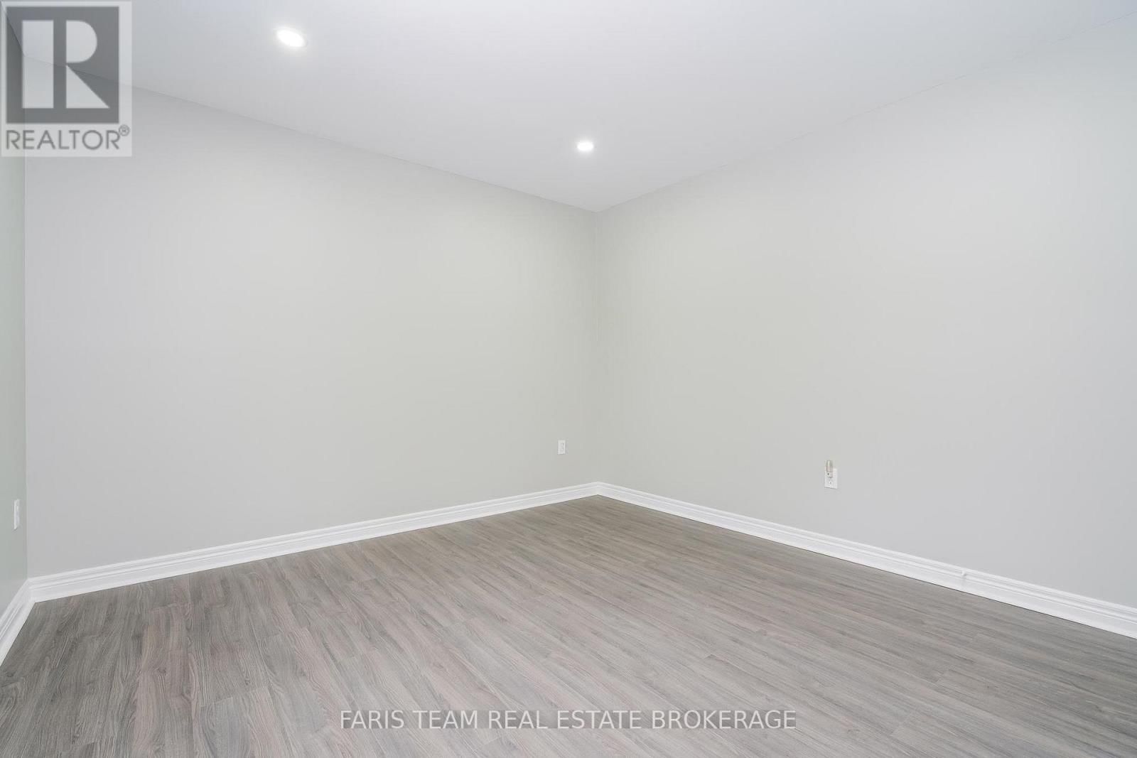 3554 JOHN STREET Image 18