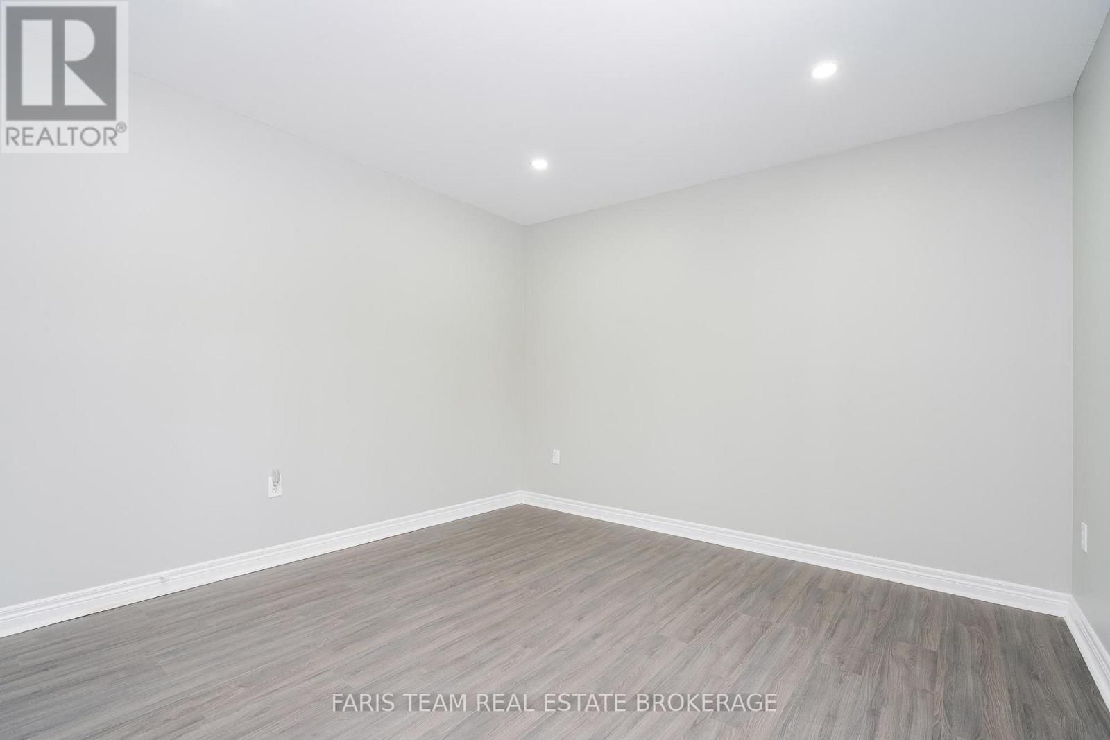 3554 JOHN STREET Image 22