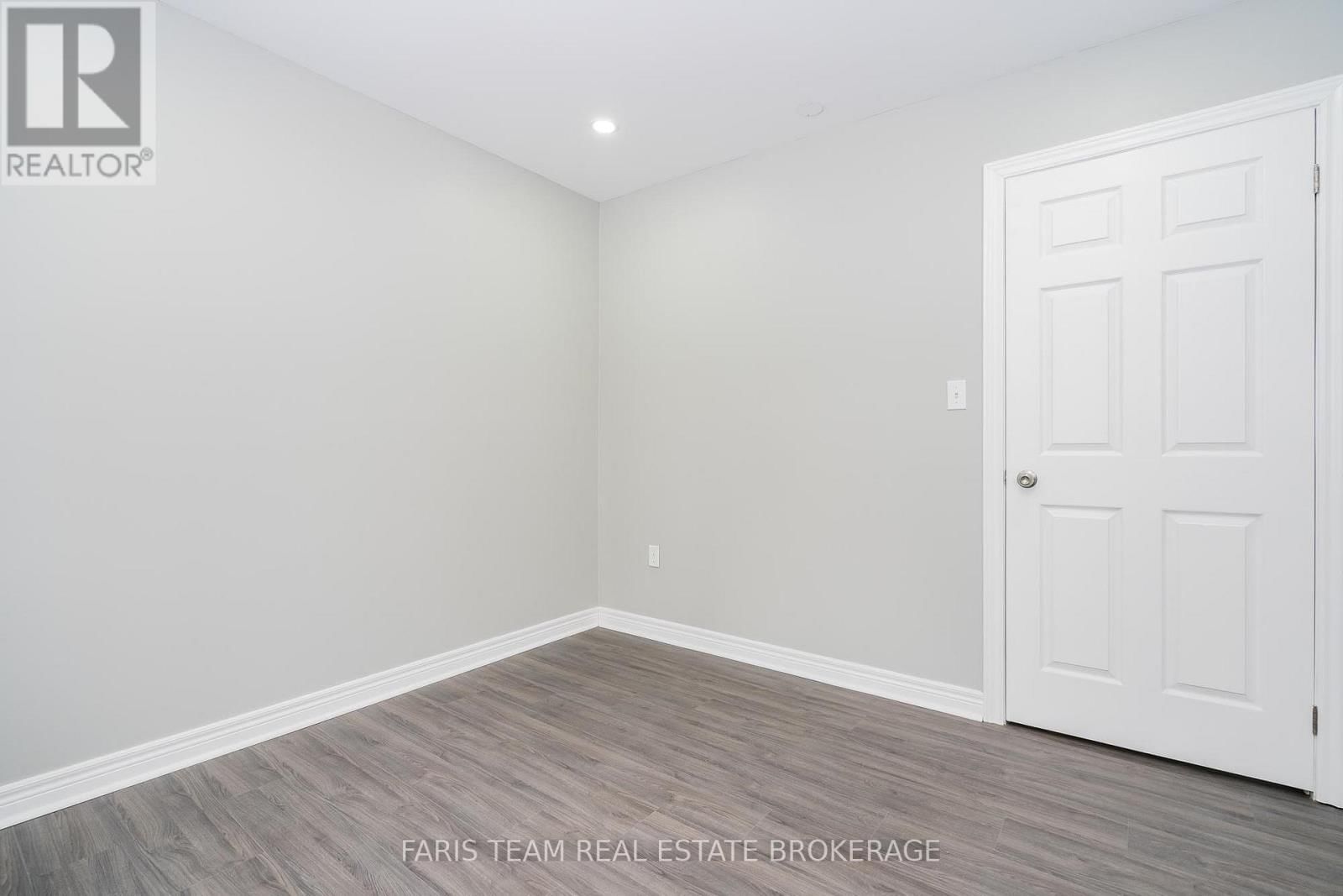 3554 JOHN STREET Image 24