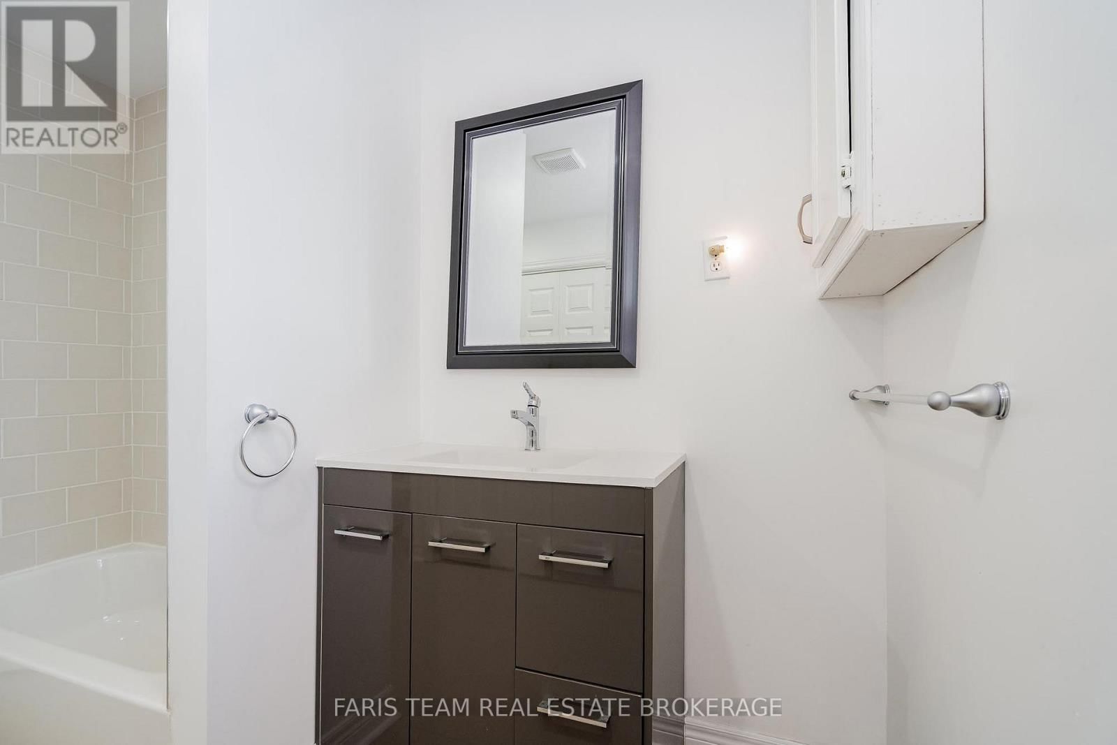 3554 JOHN STREET Image 26