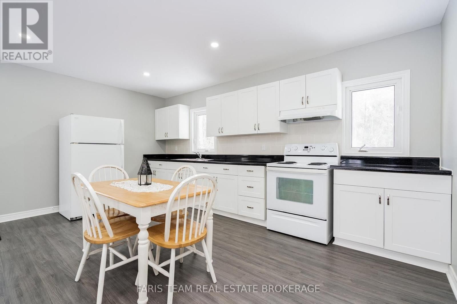 3554 JOHN STREET Image 9