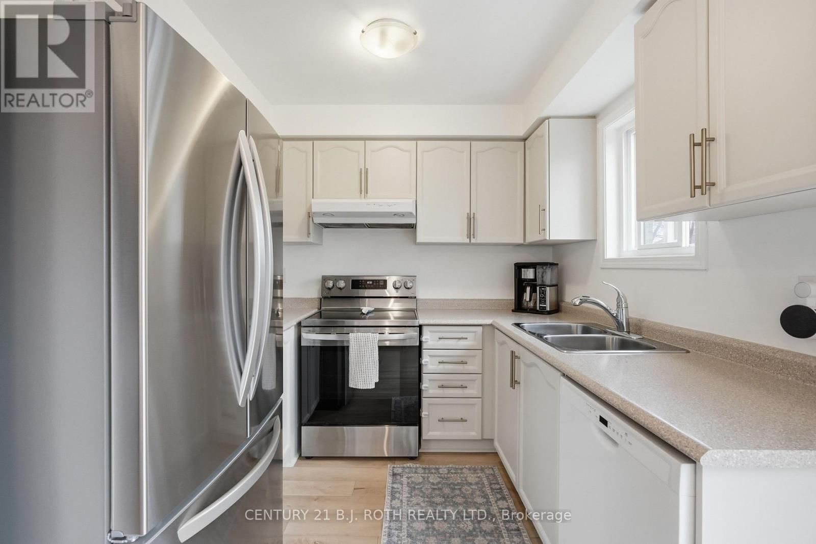 387 FERNDALE DRIVE SOUTH Image 5