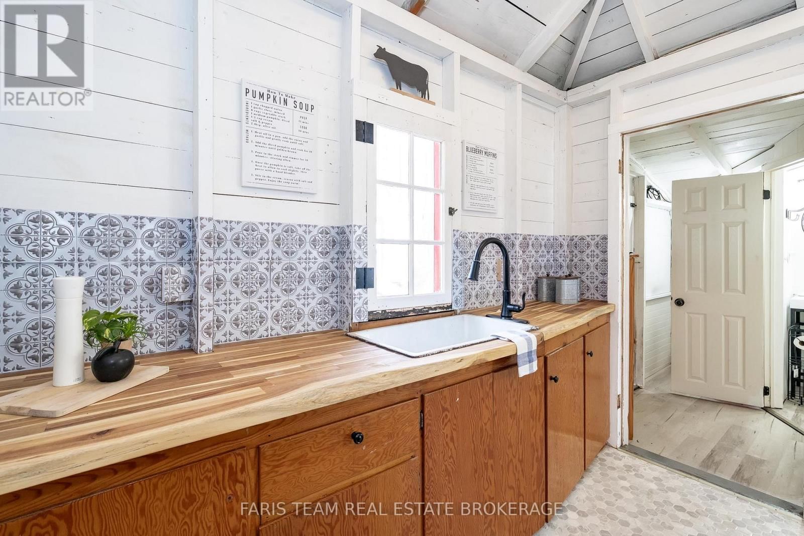 365 ROBINS POINT ROAD Image 7