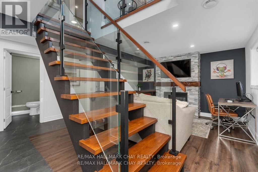 1 IROQUOIS RIDGE Image 12