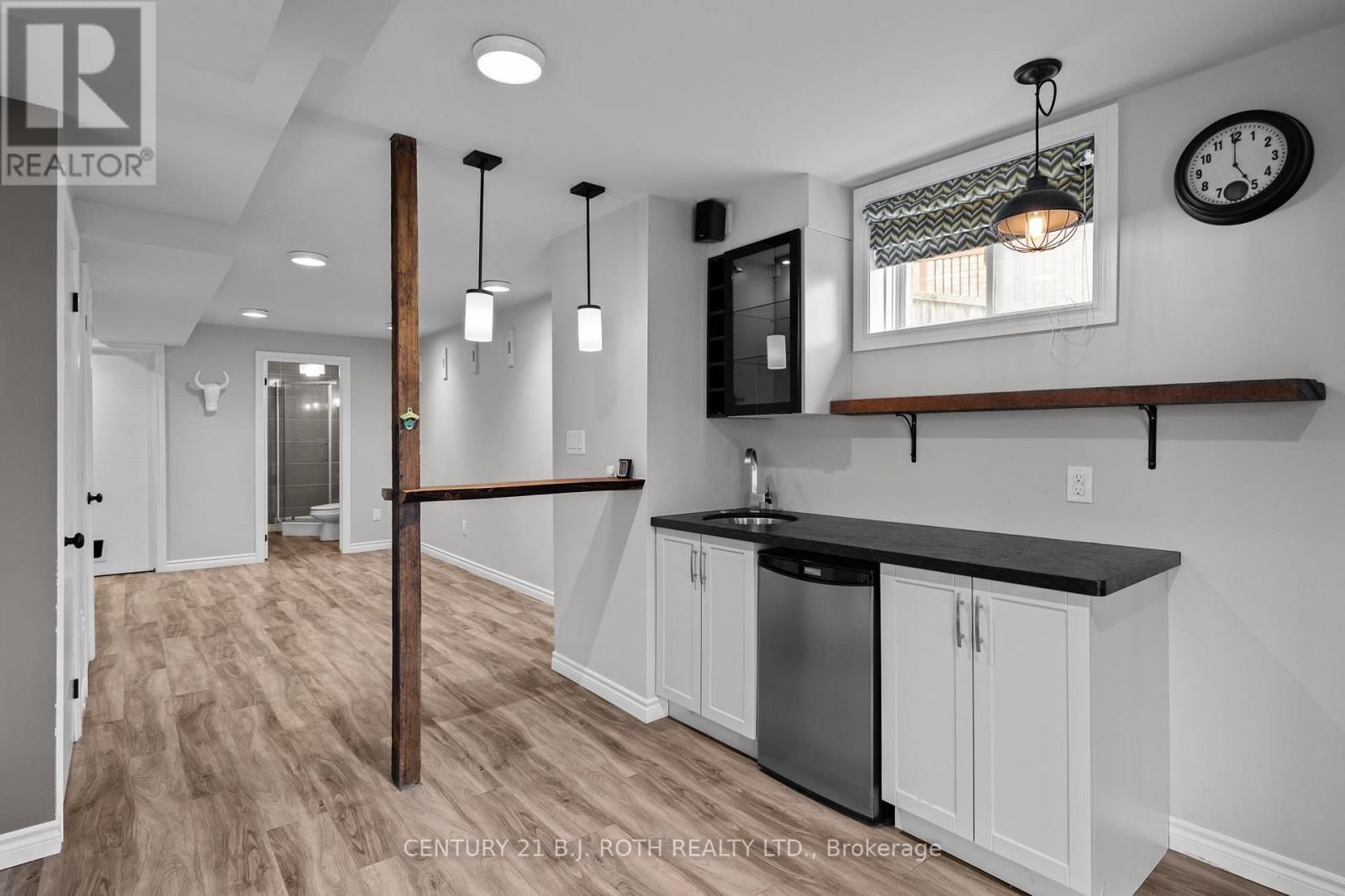 30 MEGAN CRESCENT Image 25