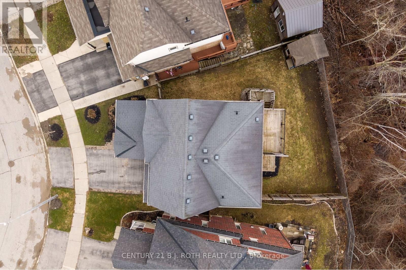 30 MEGAN CRESCENT Image 33