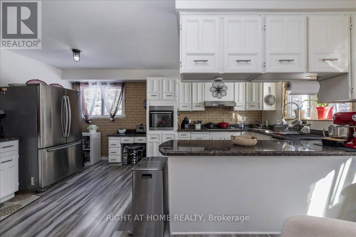 1628 WARMINSTER SIDEROAD Image 11