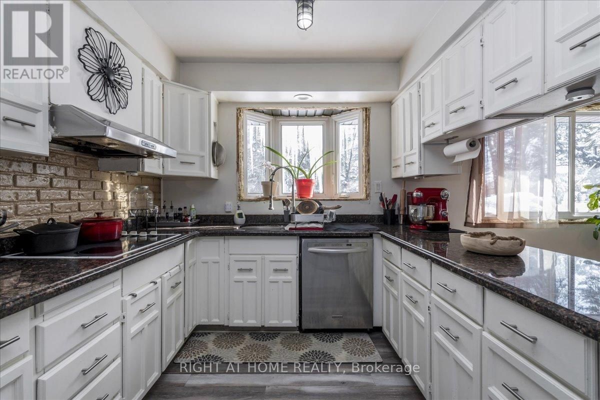 1628 WARMINSTER SIDEROAD Image 12