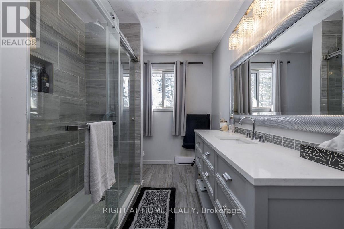 1628 WARMINSTER SIDEROAD Image 18