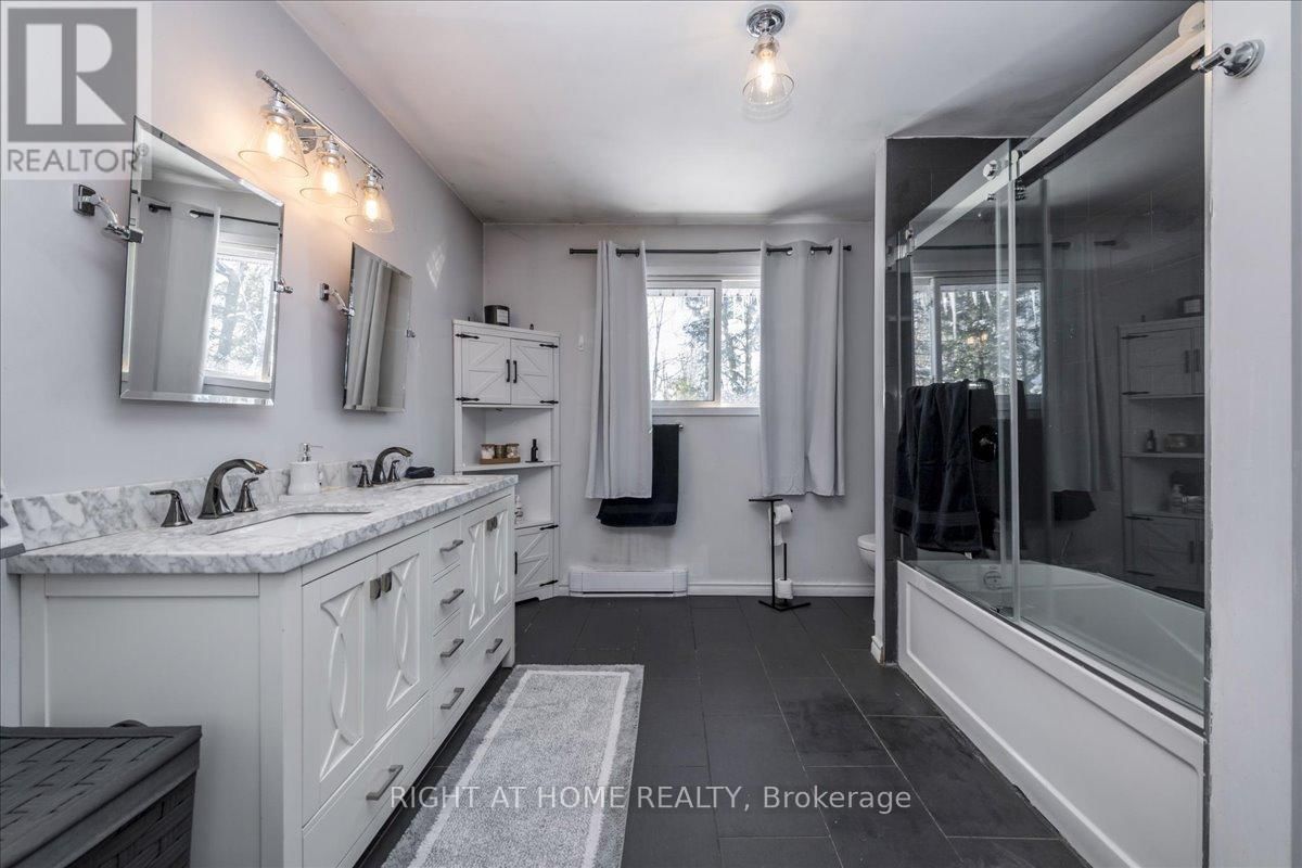 1628 WARMINSTER SIDEROAD Image 20