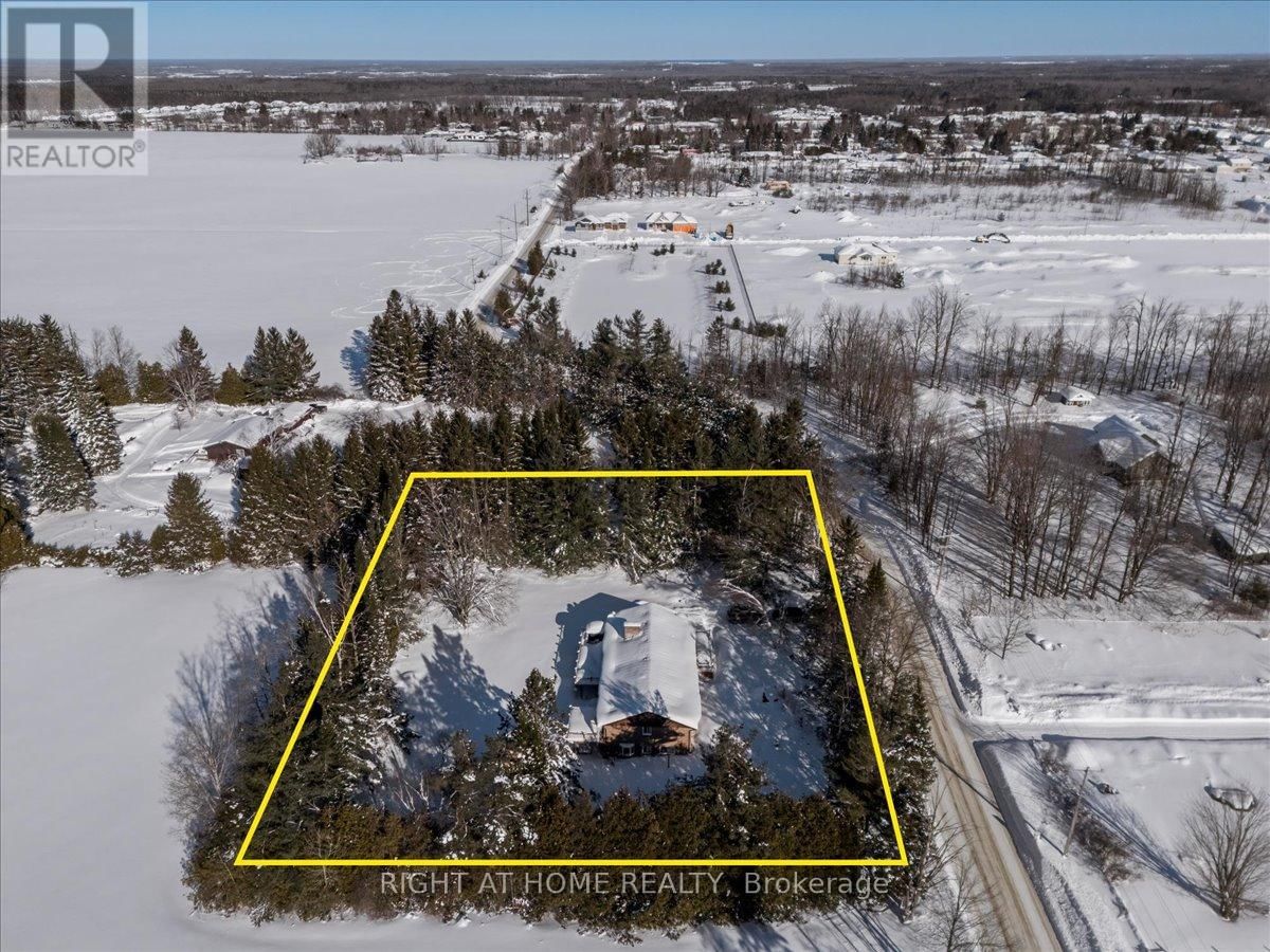 1628 WARMINSTER SIDEROAD Image 35