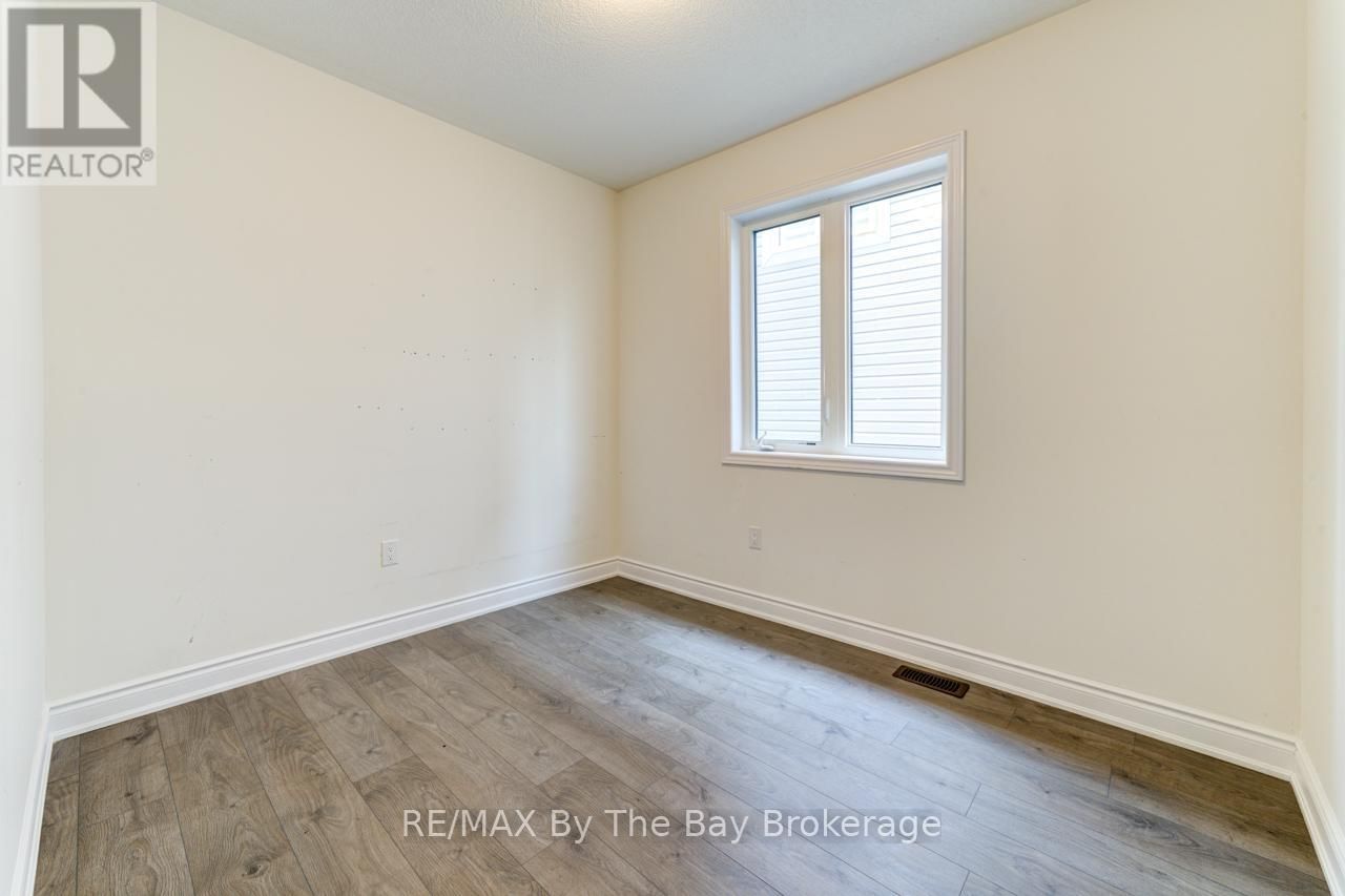 15 UNION BOULEVARD Image 17