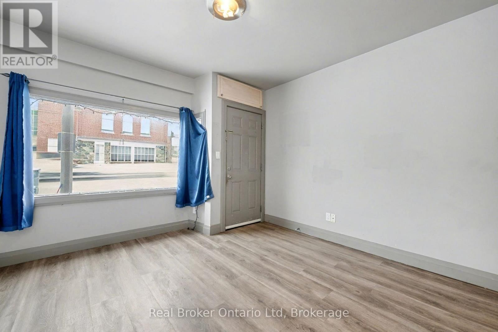 A - 7 ROBERT STREET WEST Image 12