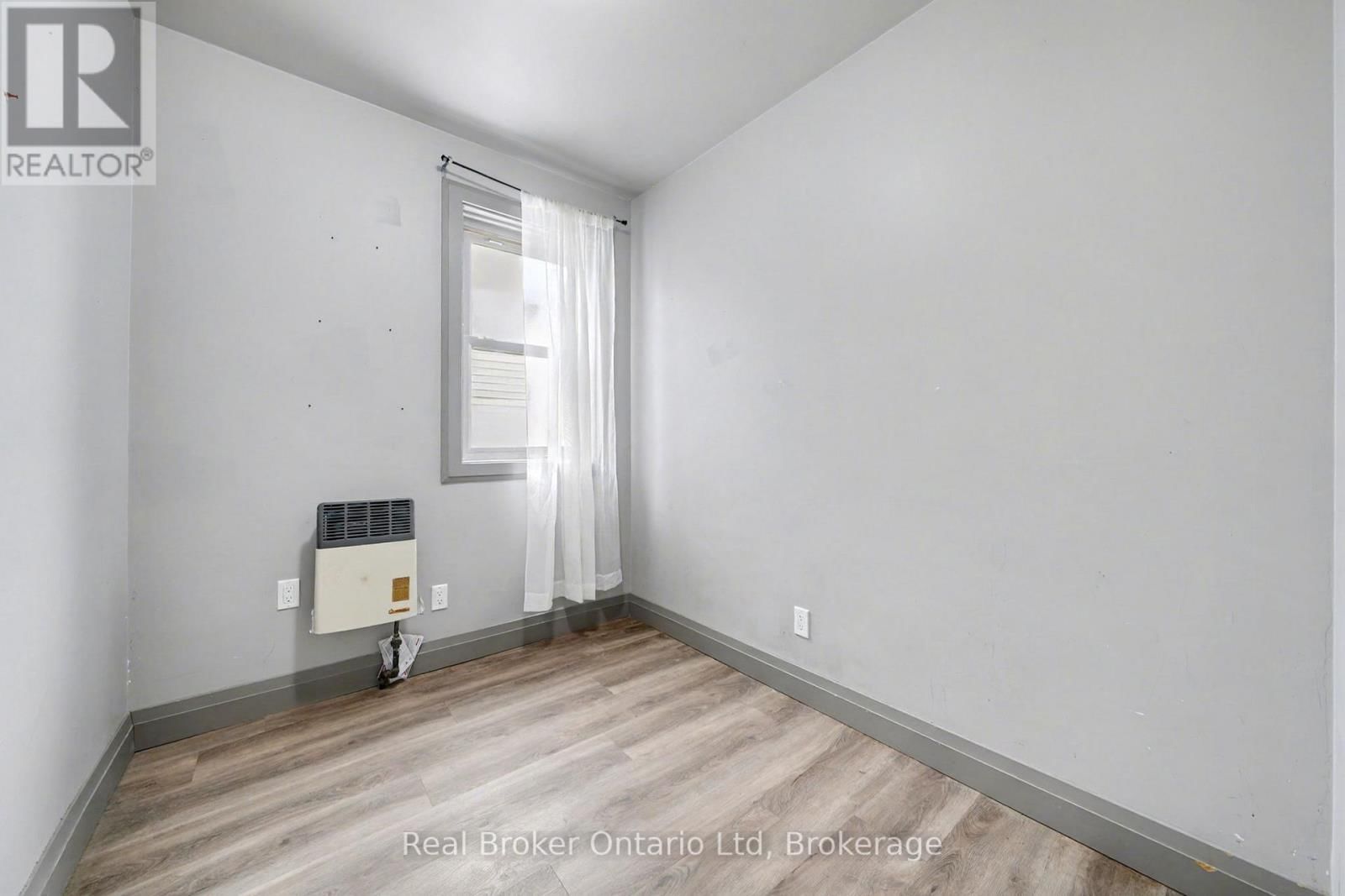 A - 7 ROBERT STREET WEST Image 15