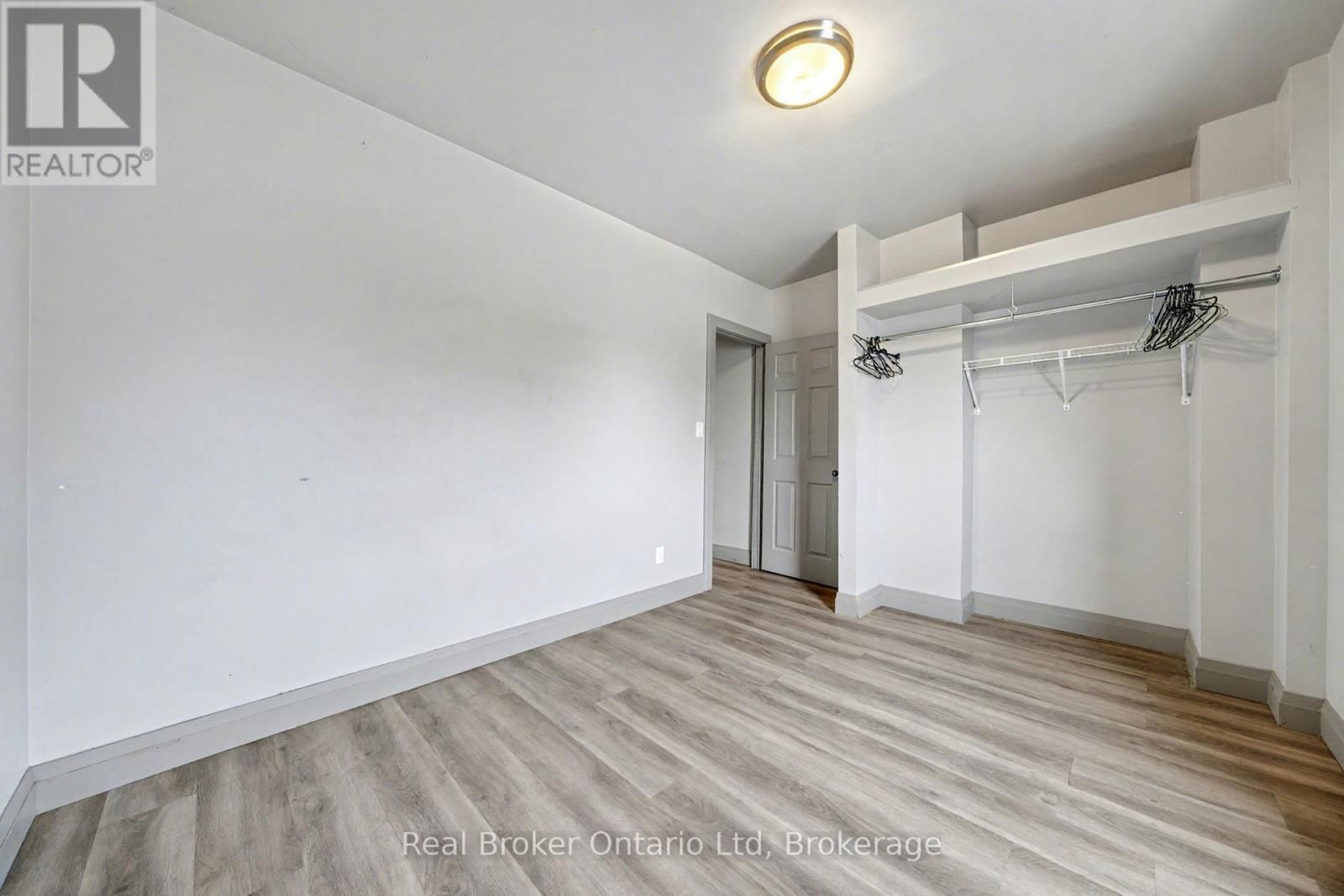 A - 7 ROBERT STREET WEST Image 19