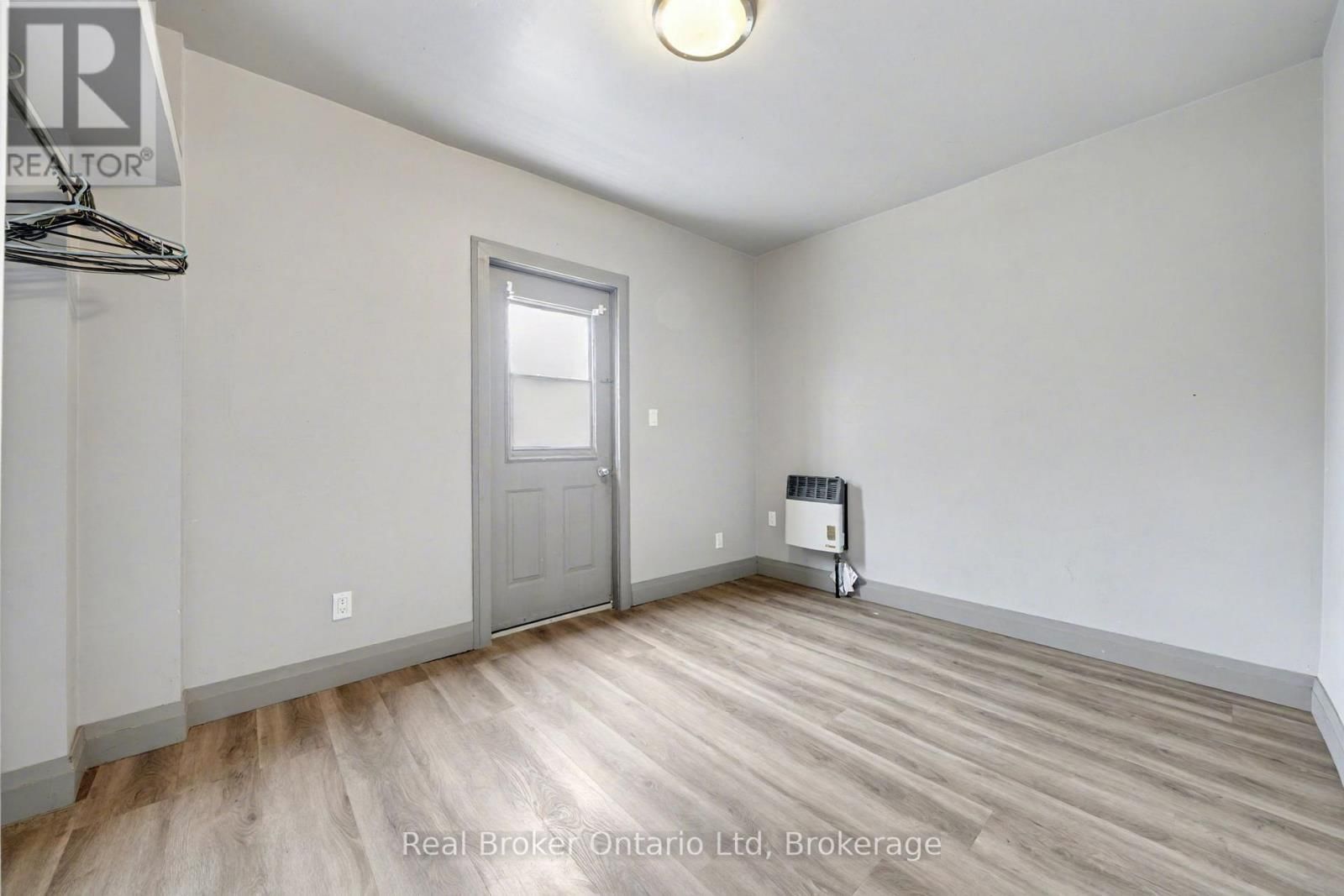 A - 7 ROBERT STREET WEST Image 20